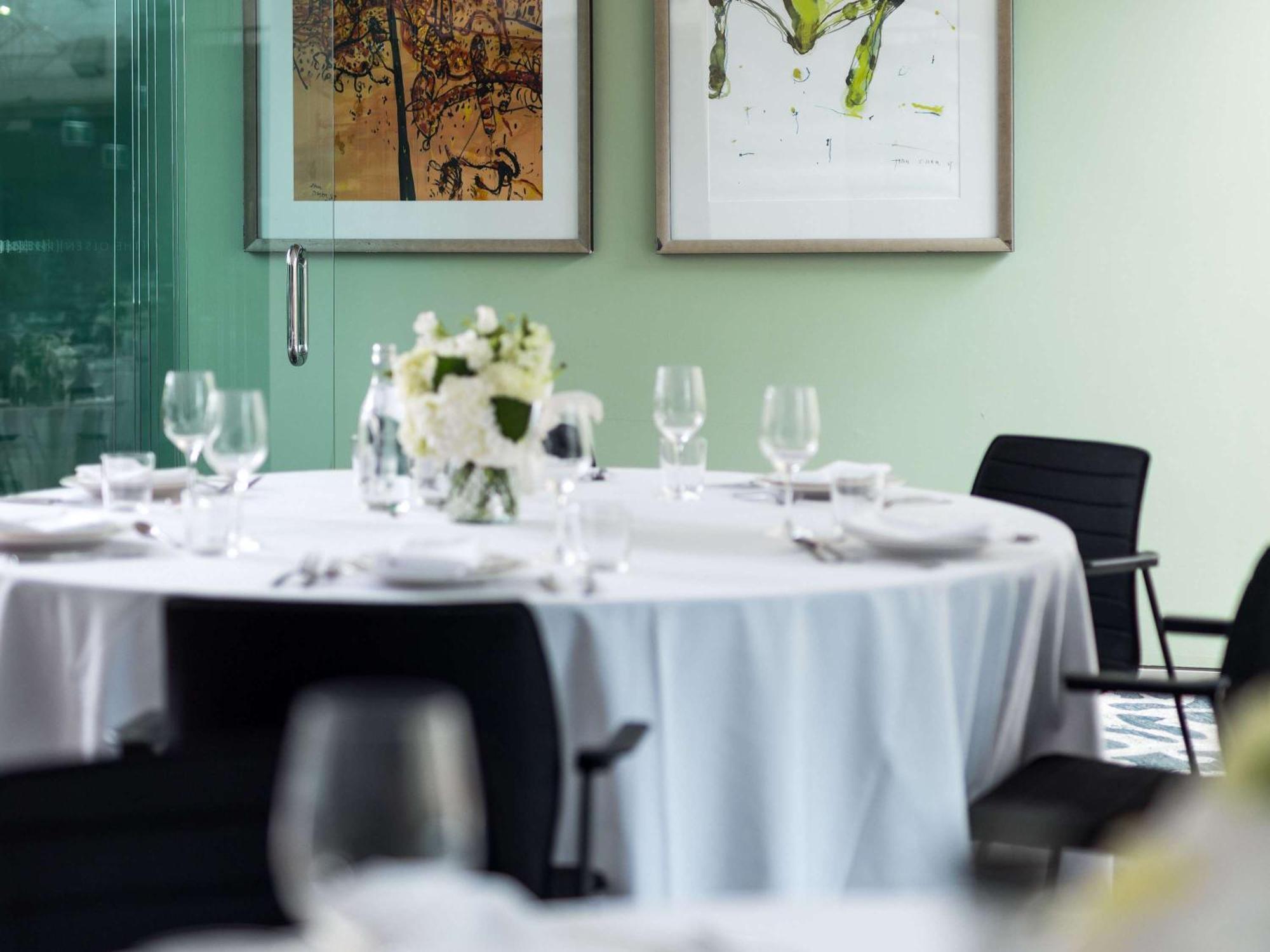 The Olsen Melbourne Art Series Bagian luar foto The dining room at the 2012 Olympic Village
