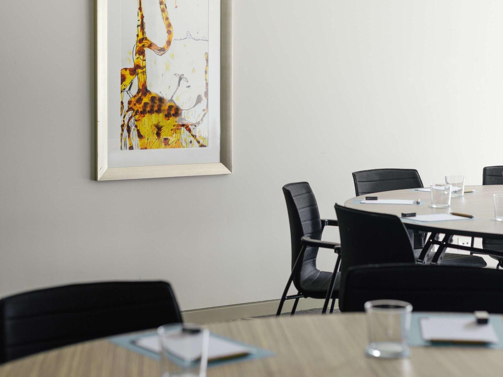 The Olsen Melbourne Art Series Bagian luar foto A painting by the artist