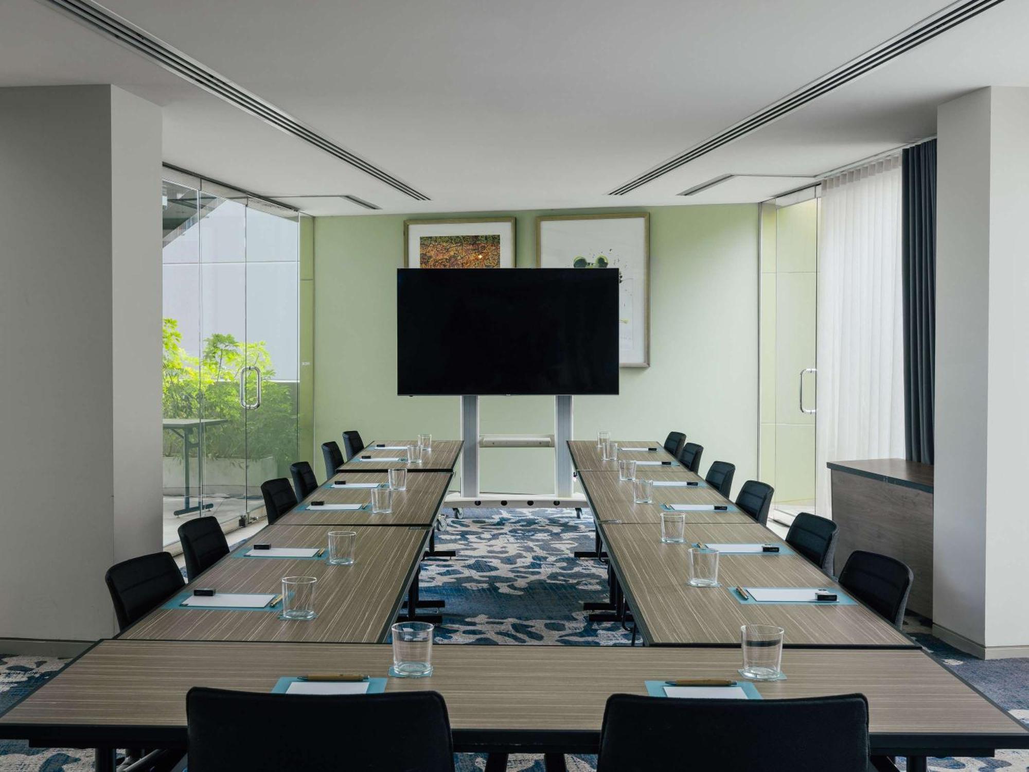 The Olsen Melbourne Art Series Bagian luar foto Meeting room