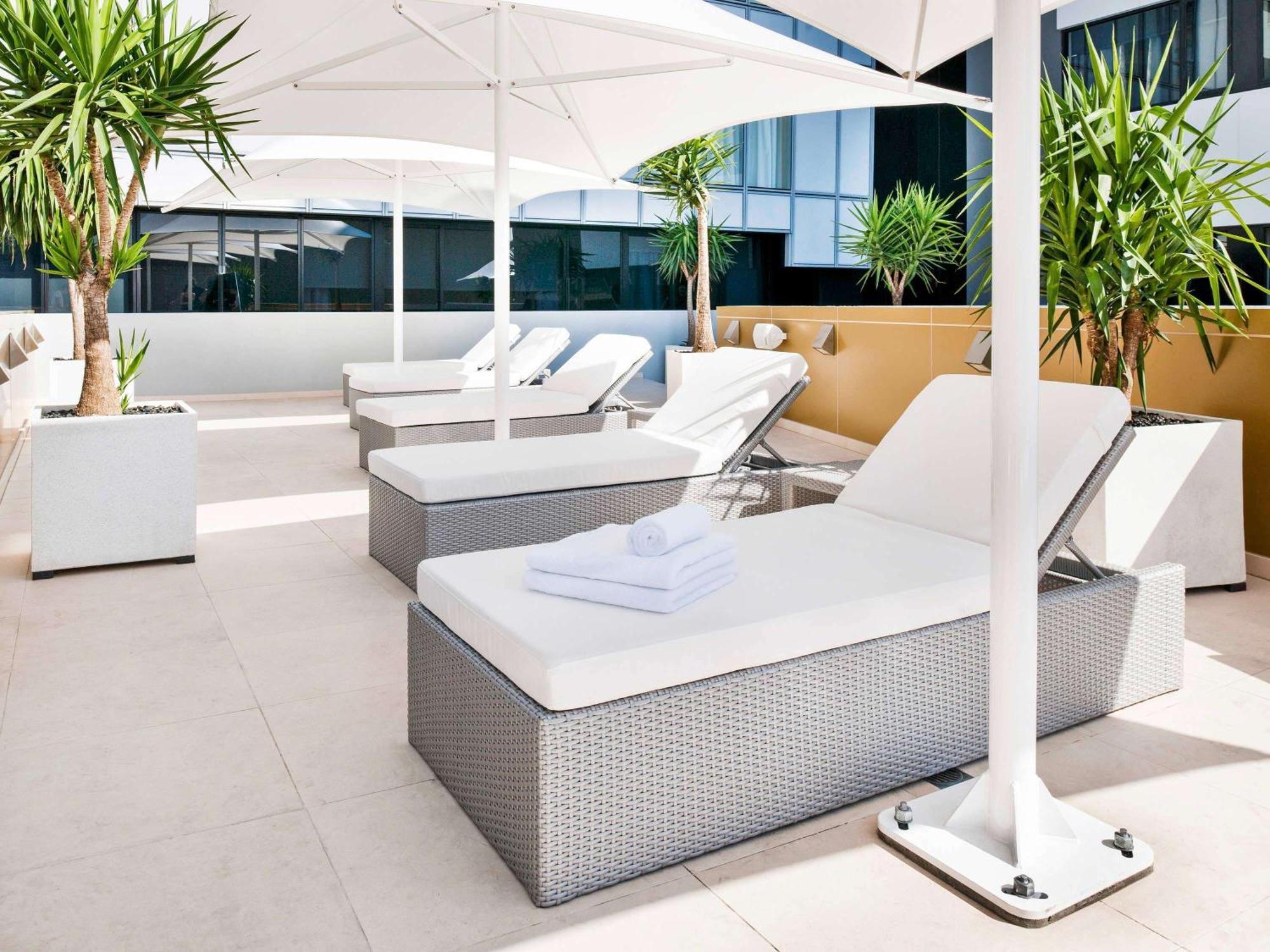 The Olsen Melbourne Art Series Bagian luar foto The rooftop pool at the Hotel