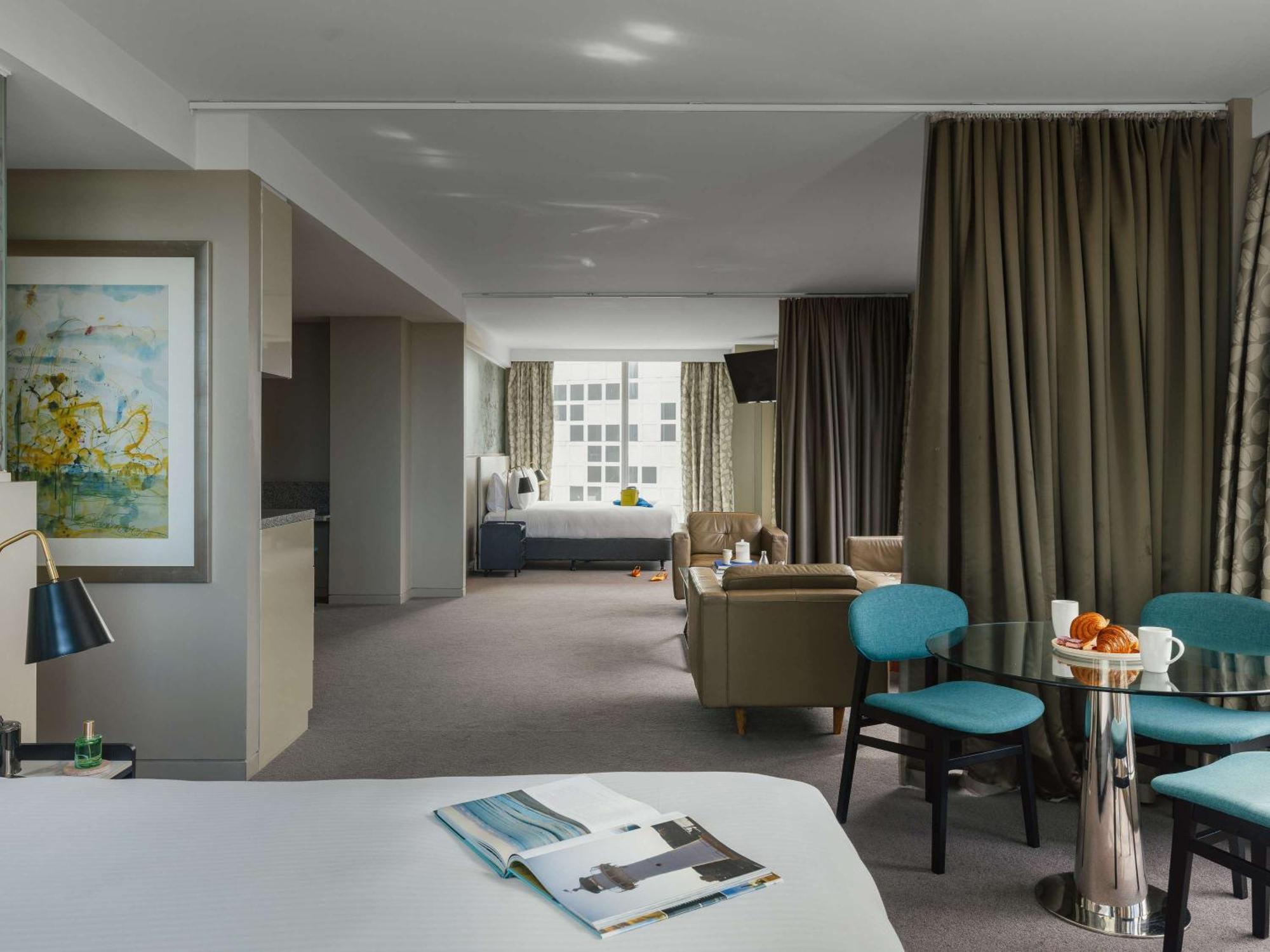 The Olsen Melbourne Art Series Bagian luar foto A suite at the hotel