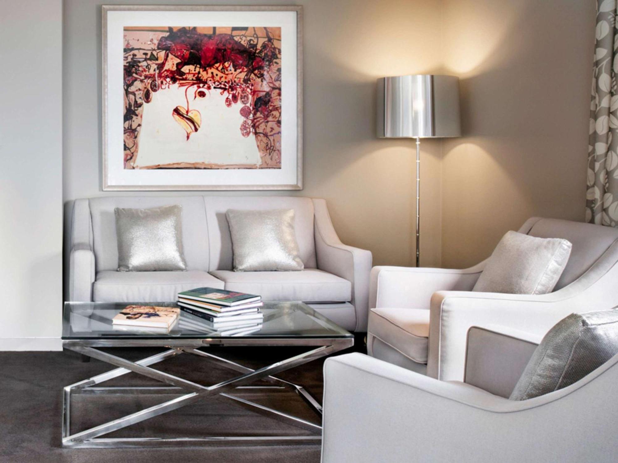 The Olsen Melbourne Art Series Bagian luar foto A living room with a floor lamp