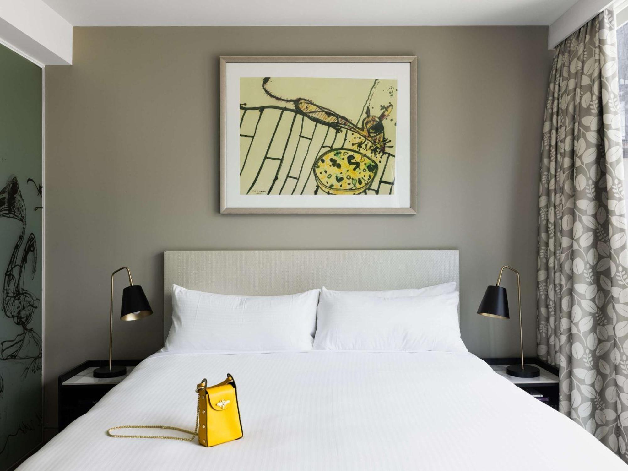 The Olsen Melbourne Art Series Bagian luar foto A bedroom at the hotel