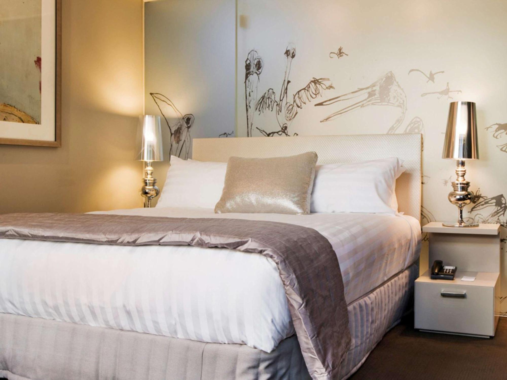 The Olsen Melbourne Art Series Bagian luar foto A bedroom at the hotel