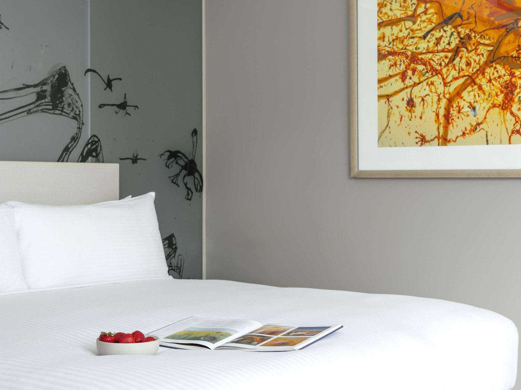 The Olsen Melbourne Art Series Bagian luar foto A room at the hotel
