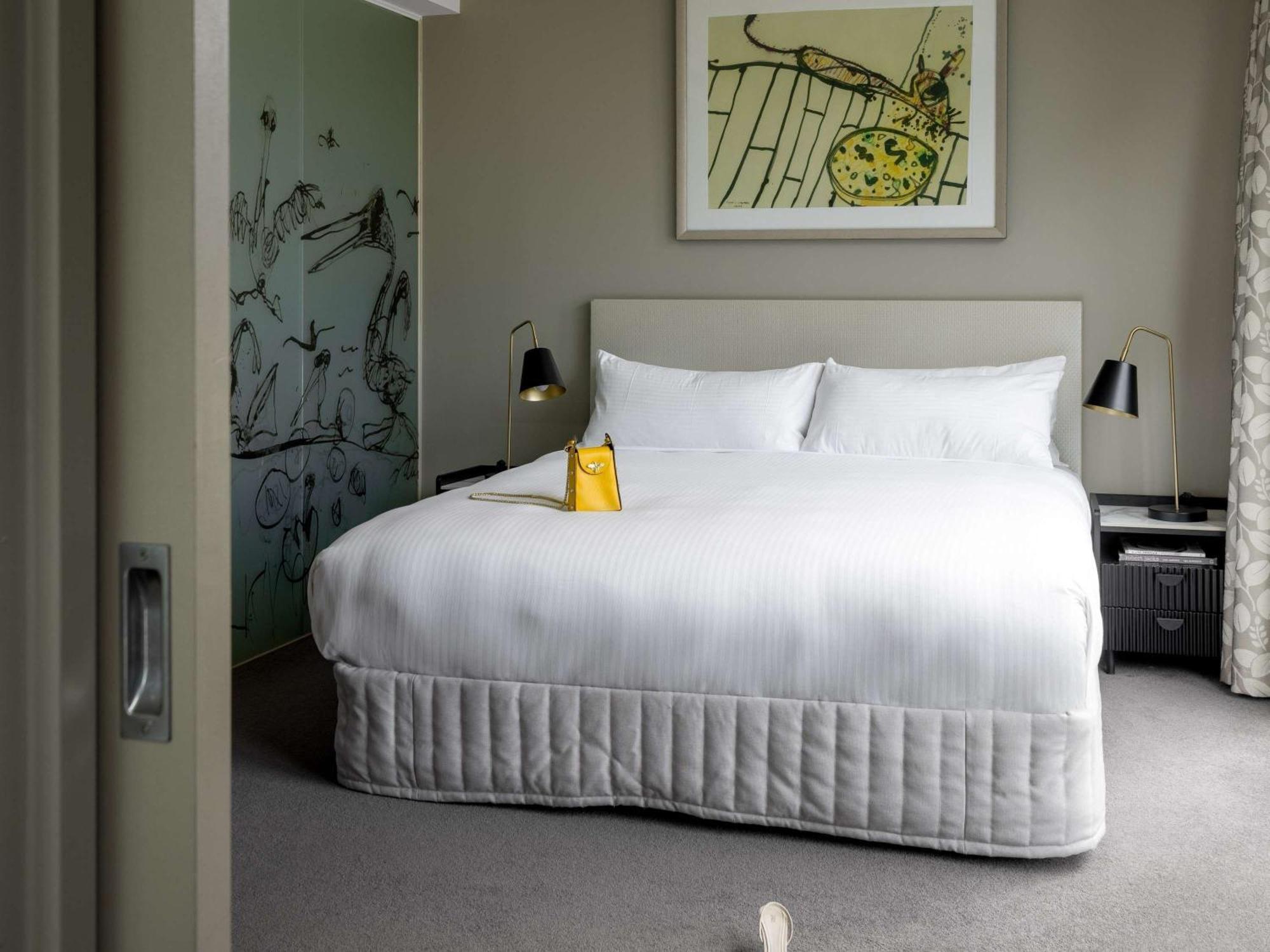 The Olsen Melbourne Art Series Bagian luar foto A bedroom at the hotel