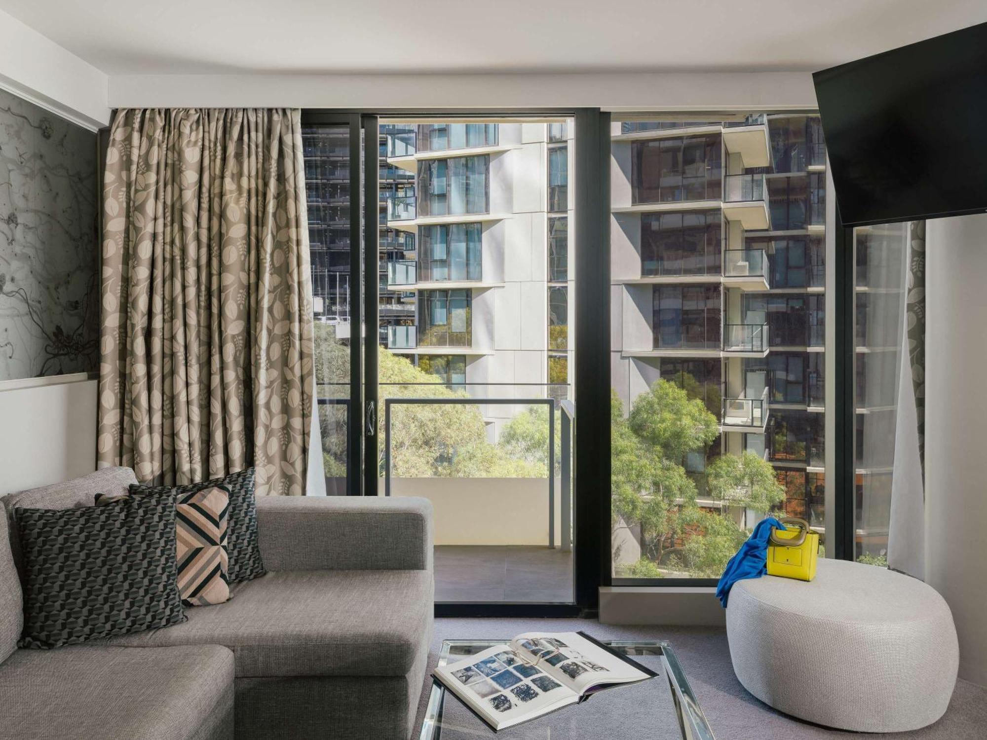 The Olsen Melbourne Art Series Bagian luar foto The interior of a typical apartment