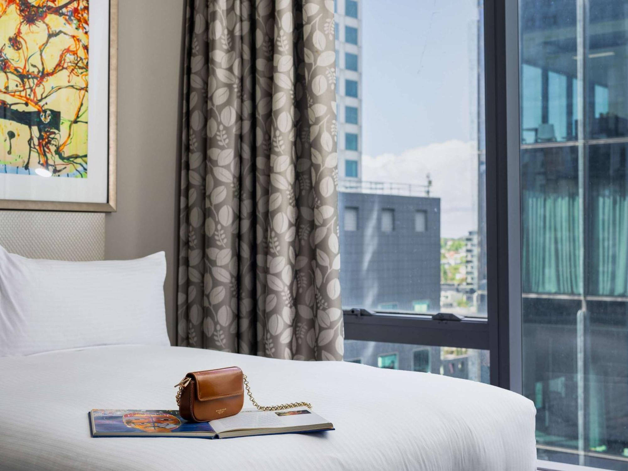 The Olsen Melbourne Art Series Bagian luar foto A bedroom at the hotel
